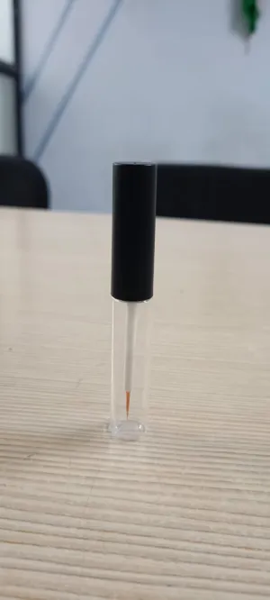 4ml Empty Round Shape Mini Eyeliner Clear Bottle with Matt Black Cap