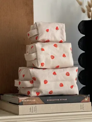Makeup Bag Medium - Strawberry